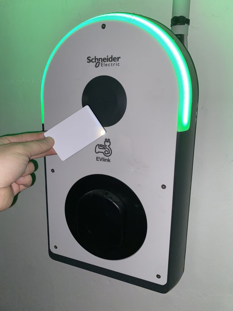 Borne de recharge SCHNEIDER et augmentation de puissance dans copropriété - Paris (75)